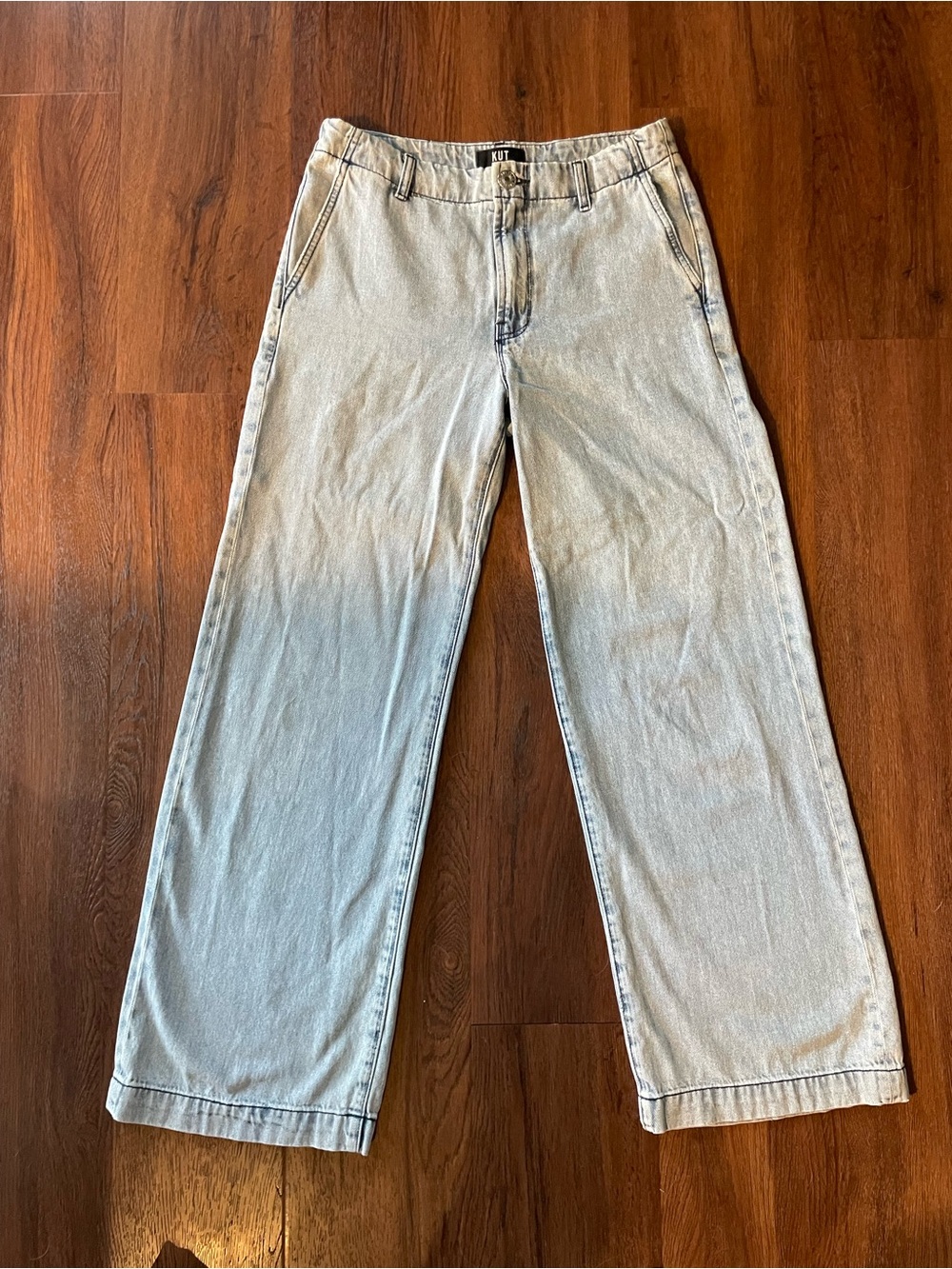 Kut from the Kloth Womenās Light Blue Relaxed Straight Jeans